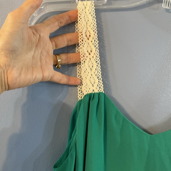Collective Concepts NWT Size Small Crochet Straps Green Top - Picture 7 of 7